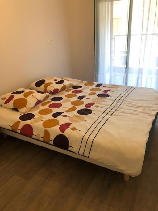 Superbe Appartement En Plein Centre Ville. Ла-Рош-сюр-Іон Екстер'єр фото