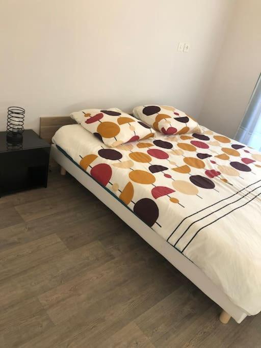Superbe Appartement En Plein Centre Ville. Ла-Рош-сюр-Іон Екстер'єр фото