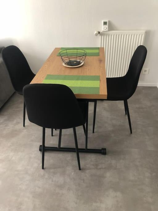 Superbe Appartement En Plein Centre Ville. Ла-Рош-сюр-Іон Екстер'єр фото